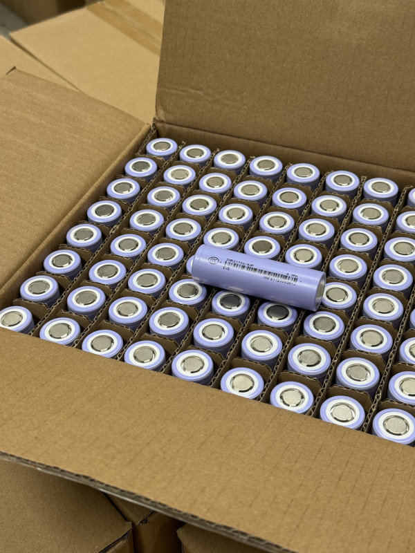 Акумулятор 21700 EVE 40P INR уцінка 3000mAh Li-Ion для Power Bank нові Акумулятор 21700 EVE 40P INR уцінка 3000mAh Li-Ion для Power Bank нові