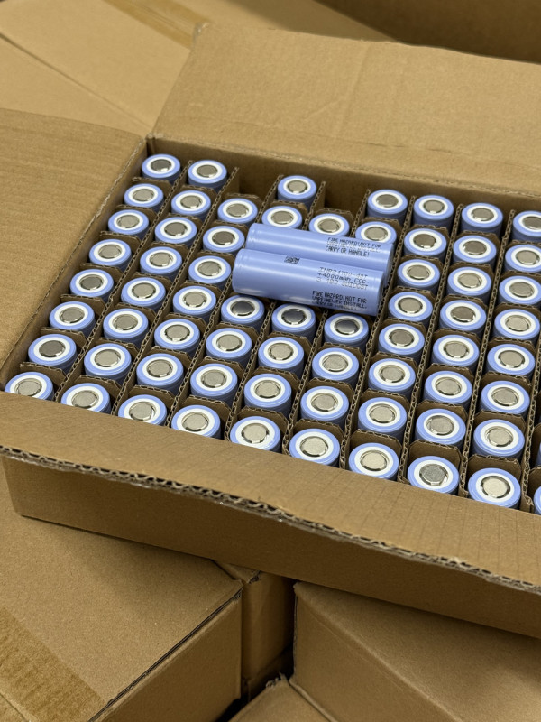 Акумулятор 21700 Samsung 40T Li-ion (≈3000mAh) — уцінена партія, елементи для PowerBank та DIY збірок, 21700 акумулятор недорого Акумулятор 21700 Samsung 40T Li-ion (≈3000mAh) — уцінена партія, елементи для PowerBank та DIY збірок, 21700 акумулятор недорого